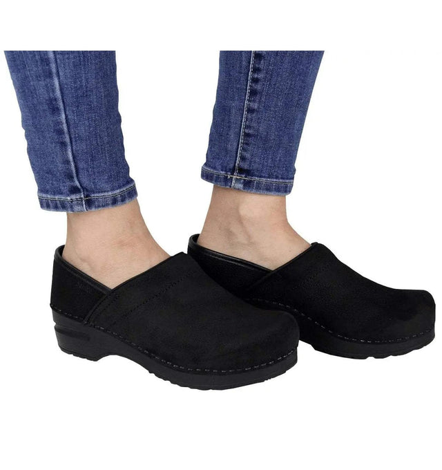 Sanita Men's Textured Oil Medical Clog Black - life style view