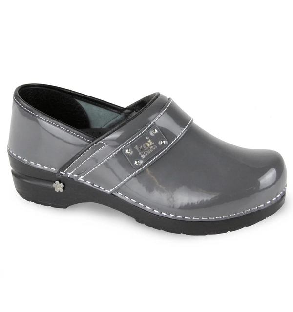 Sanita Lindsey Women s Patent Leather Nursing Clog Fiumara Medical